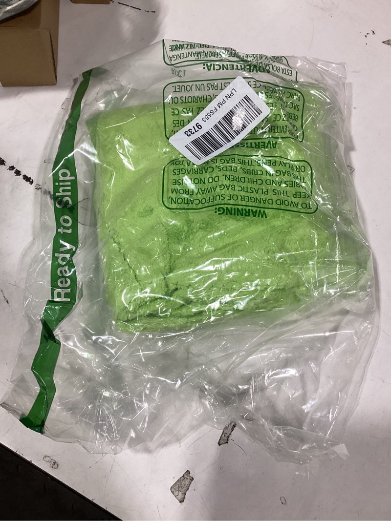 Condition photo showing As Is for Plush Edgeless Microfiber Towel for Car, Soft Drying Wash Detailing Buffing Polishing Towel,530 GSM 6Pack 16 x 16inches (Fluorescent Green, 6Pack) 6Pack Fluorescent Green