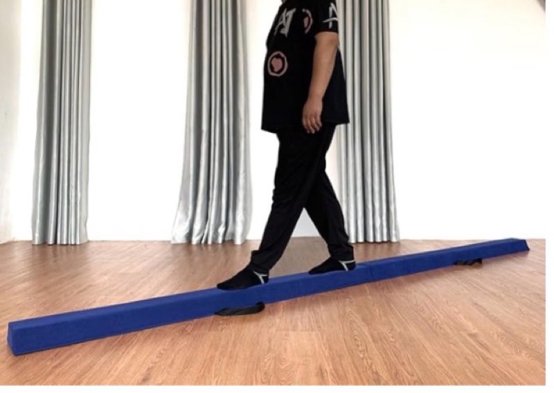 zelus 8' folding gymnastics balance beam, floor balance beam w/carry handles anti-slip base for kids, beginners & professional gymnasts 8 ft blue