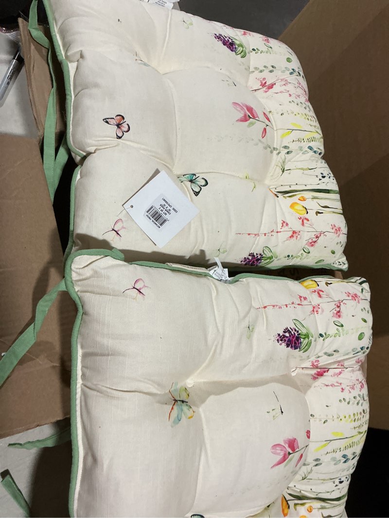 Condition photo showing item condition for Maison d' Hermine Chair Pads for Dining Chairs Cotton Outer Fabric and Poly Filling 16"x16" Patio Seat Cushions for Furniture with Ties Home Chair Farmhouse (Botanical Fresh - Placed, Pack of 2)