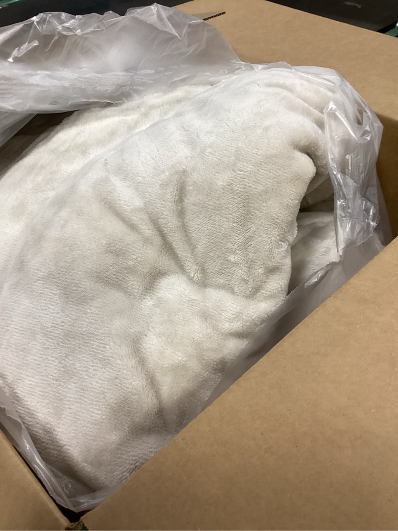 Condition photo showing As Is for Bedsure Fluffy Comforter Set Twin - Super Soft Faux Fur Bed Set Cream White, Warm Plush Fleece Winter Bedding, 2 Pieces, 1 Shaggy Fuzzy All Seasons Twin Size Comforter with 1 Pillowcase Twin 01 - Cream White