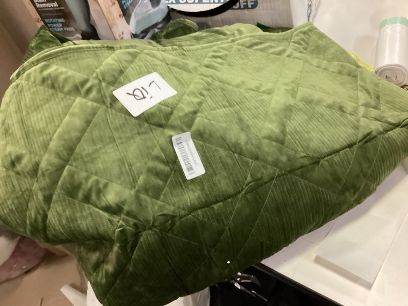 Condition photo showing Good Condition for Qucover Velvet Quilt King Size, 106"x98" Oversized King Quilt Bedding Set, Luxury Cream Beige Striped Comforter, Ultra Soft Winter Quilted Bedspread Coverlet for All Seasons King/Cal King Beige