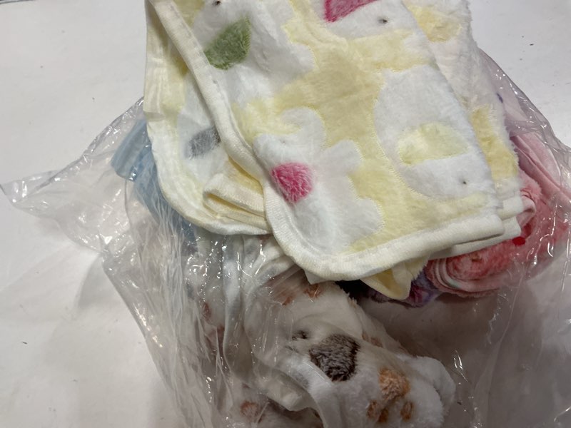 Condition photo showing As Is for 8 Pack Guinea Pig Cage Liner, Washable Guinea Pig Fleece Blankets Beding Accessories, Flannel Throw Warm Sleep Mat, Pet Pee Pads for Small Animal Hamster Rabbit Puppy Cat (Light Color, 24x16 Inch) 24x16 Inch /8 Packs Light Color