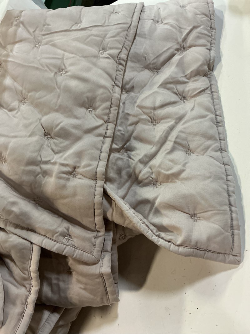 Condition photo showing Good Condition for quince bamboo dream quilt full/queen soft blush