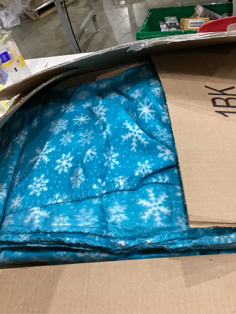 Condition photo showing Good Condition for Moukeren 12 Pcs Christmas Snowflake Throw Blanket Bulk, 59 x 47 Inch Xmas Winter Throw Blanket Christmas Warm Soft Cozy Fleece for Home Bedding Couch Chair Gift (Blue) Blue 12