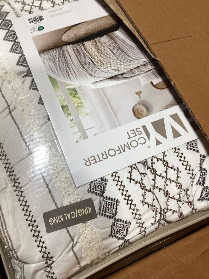 Condition photo showing New/Like New for ink+ivy king comforter set, boho comforters, breathable cotton bed set, all season modern chenille tufted comforter with farmhouse bedding flare, gifts for woman, ivory 3 piece comforter set king/cal king ivory