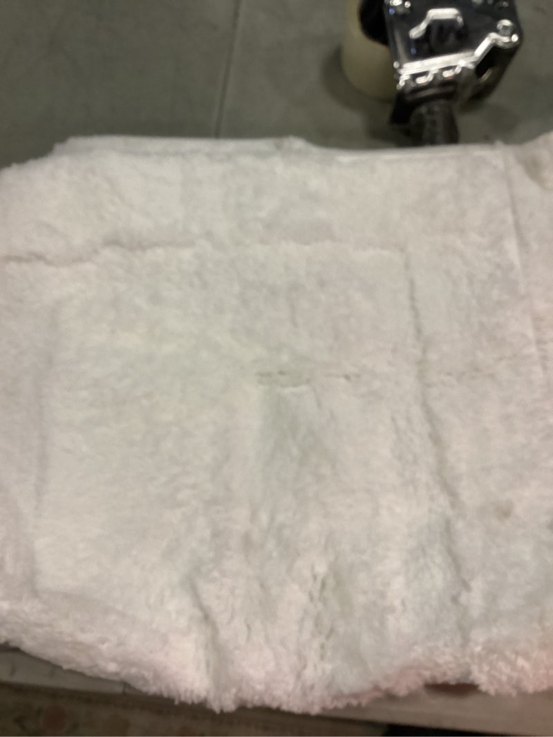 Condition photo showing New/Like New for shacos white bathroom rugs sets of 2 pieces 32x20 inch, super soft fluffy bath mats for bathroom, non slip washable bath rugs for shower tub vanity sink 20"x32" + 20"x32" white
