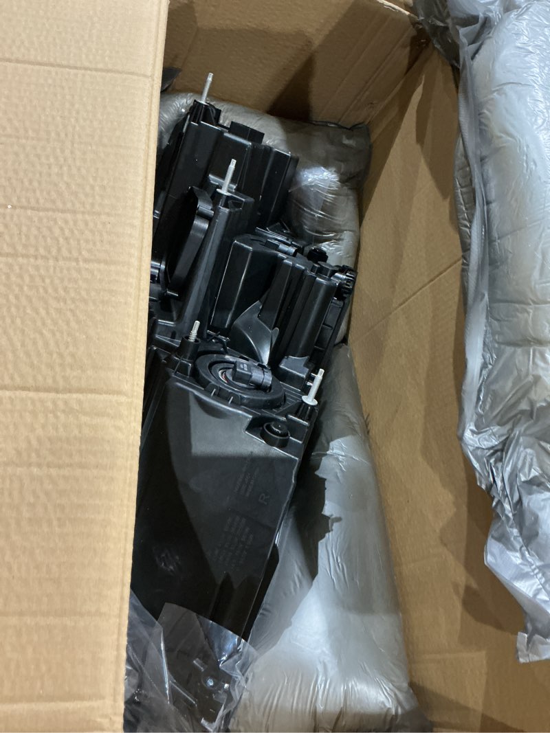 Condition photo showing Good Condition for halogen headlight assembly compatible with cascadia 2018-2023 | a6601512004 a6601512005 passenger side headlamp right