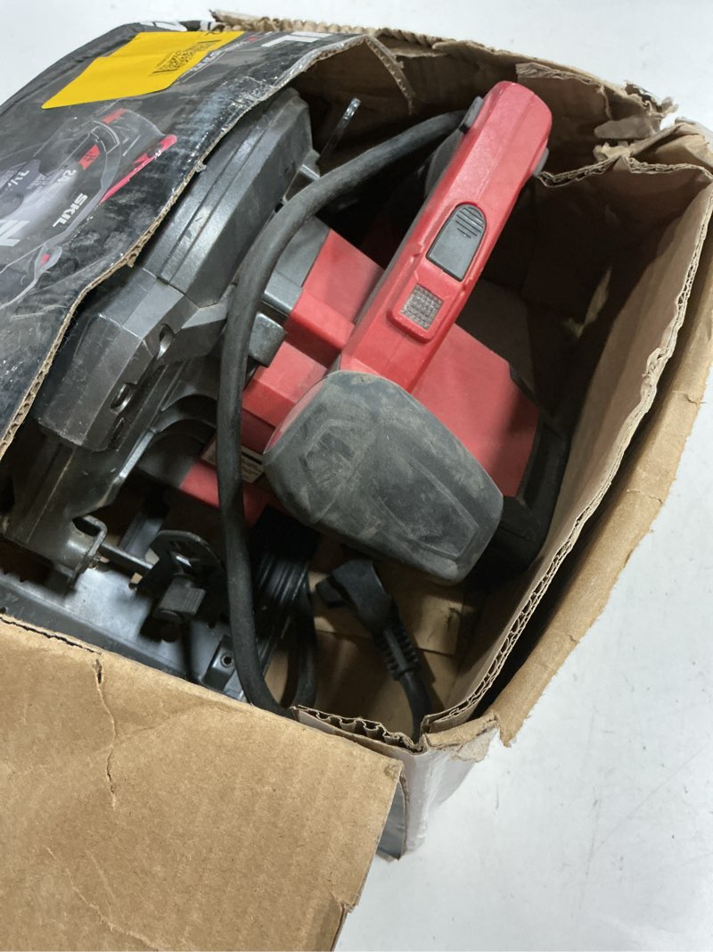 Condition photo showing As Is for skil 5280-01 15 amp corded electric 7-1/4   circular saw
