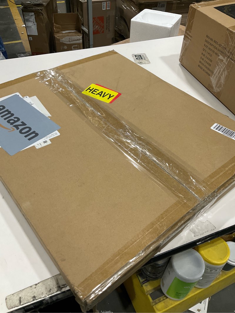 Condition photo showing Good Condition for Blue round steel table