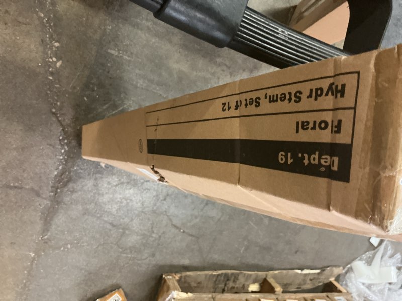 Condition photo showing New/Like New for 12 pack: blue & green hydrangea stem