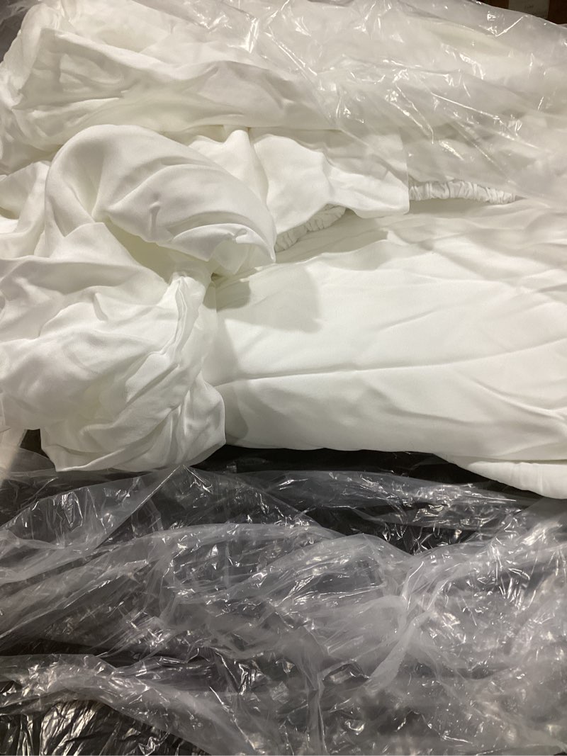Condition photo showing Good Condition for quince king size organic crisp percale sheet set