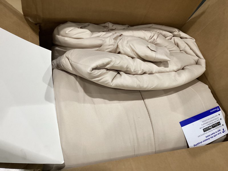 Condition photo showing New/Like New for Bedsure Comforter Duvet Insert - Quilted Comforters Cal King Size, All Season Duvet, GentleSoft Down Alternative Bedding, with 8 Tabs, Gifts for Women/Men, Beige, California King 96 X 102 Inches Beige California King