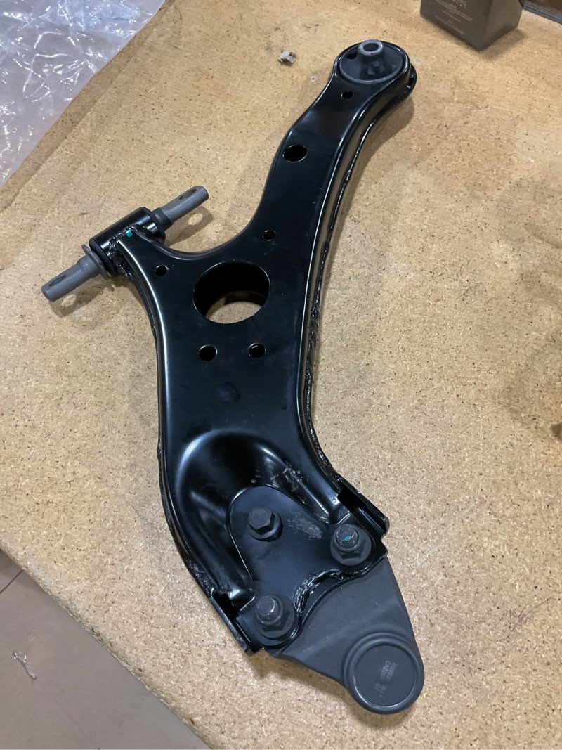 Condition photo showing Good Condition for front lower control arm - passenger side