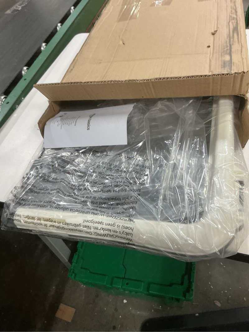 Condition photo showing Good Condition for amazon basics dog training pad holder with secured latches, extra thick and non-slip base, recycled plastic, 28 x 34 inch, large, white and charcoal 28'' x 34''