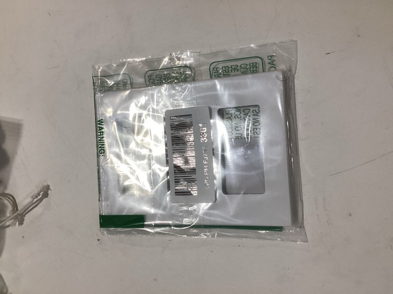 Condition photo showing New/Like New for tg screwless decorator wall plates child safe outlet covers, size 3-gang 4.50" h x 6.30" l, unbreakable polycarbonate thermoplastic, ul listed, glossy, white (1 pack) white 1 pack 3 gang