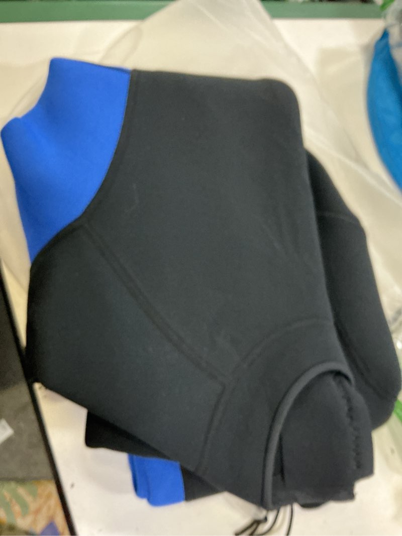 Condition photo showing New/Like New for hevto men wetsuit shorty 2mm neoprene short wet suit for surfing diving swimming snorkeling paddle boarding m1s-back zip-blue small