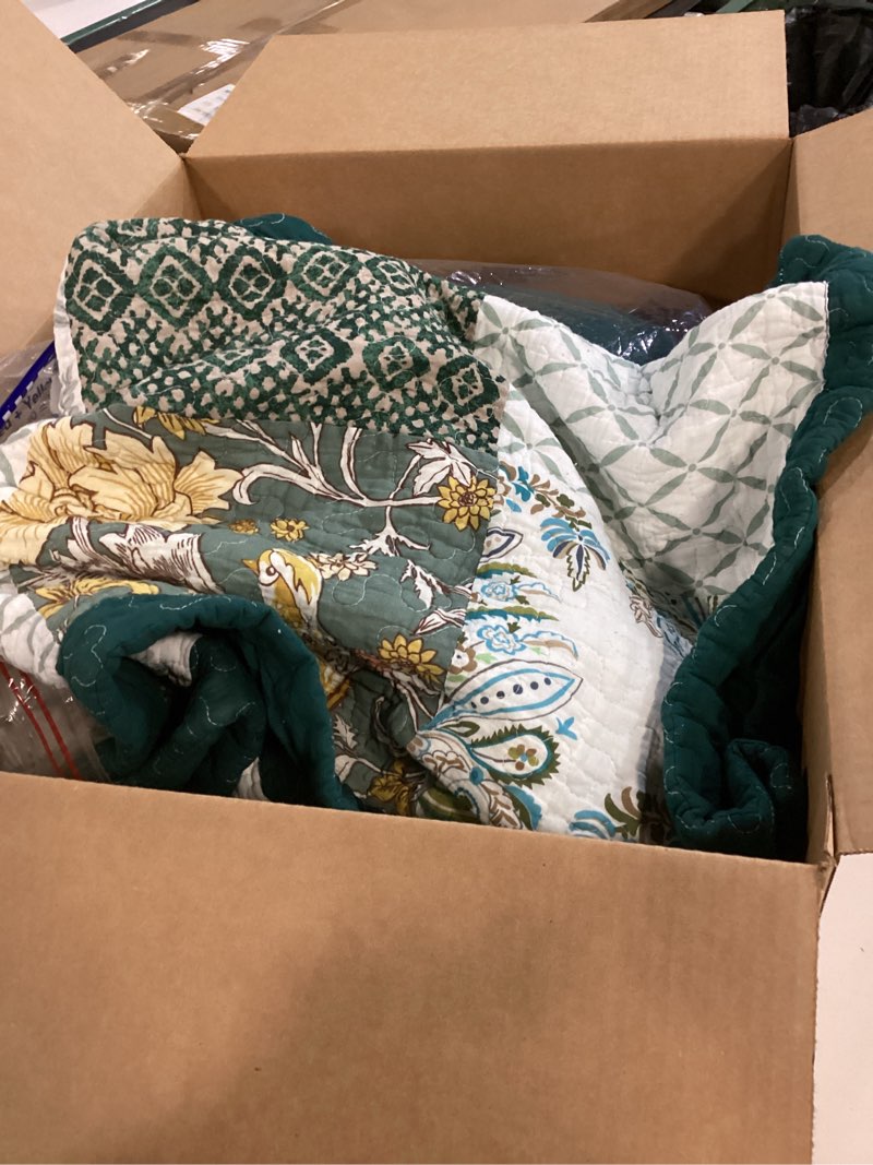 Condition photo showing As Is for Secgo California King Quilt Size - 100% Cotton Oversized California Comforter Set Bedding Sets (120 * 110 Inch) with 2 Pillow Shams, Patchwork Reversible Lightweight Bedspread California King(120"x110") Lush Greenery