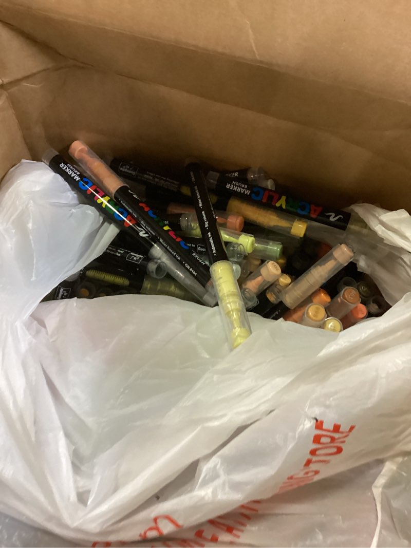 Condition photo showing Good Condition for guangna 366 acrylic paint markers, brush tip acrylic paint pens, quick-drying waterproof ink, for rock painting plastic wood canvas glass ceramic metal art crafts supplies gift 366 colors