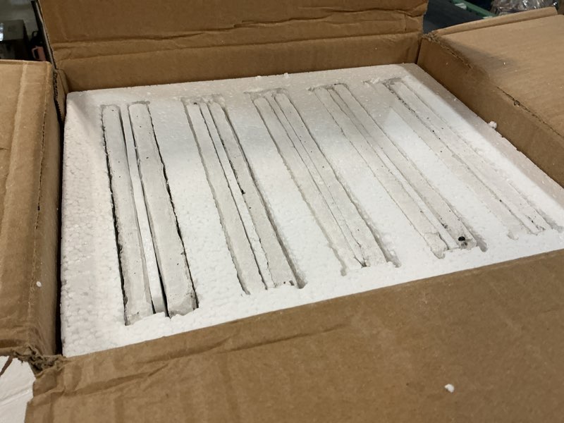 Condition photo showing Good Condition for 40 Pcs White Thin Brick Veneers, 2.4" x 7.9" Wall Brick, 3D Faux Brick for Kitchen Backsplash, Fireplace, Living Room, Interior and Exterior Wall Decoration (7 sq.ft) (White)