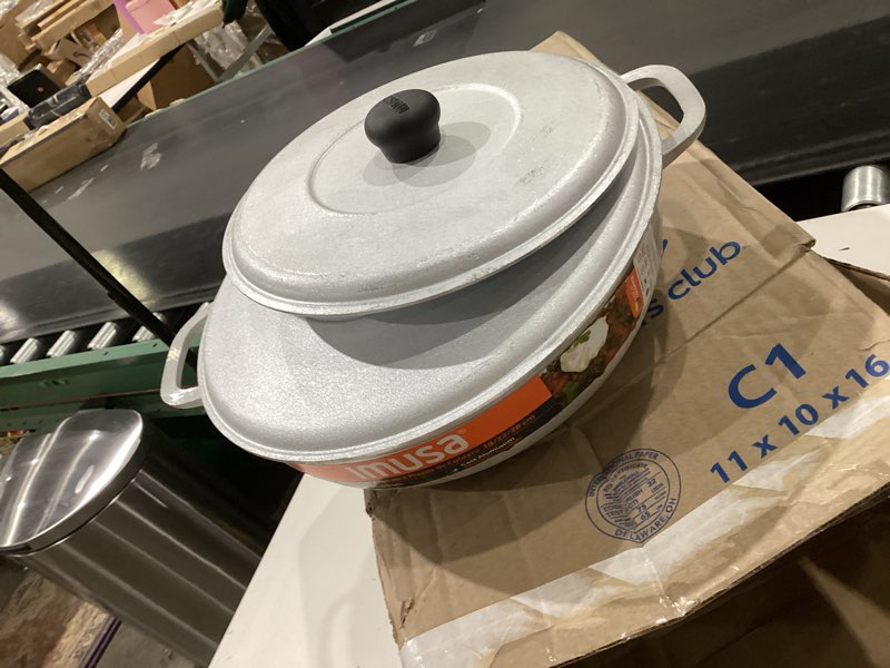 Condition photo showing Good Condition for imusa caldero stock pot with glass lid 3pc set, 1.5/2.5/5.2qt, cast aluminum, perfect for serving medium & small groups, riveted handles, made in colombia, silver. glass lid 1.5/2.5/5.2 quart