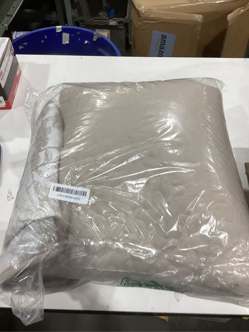 Condition photo showing Good Condition for wongs bedding botanical quilt set king, floral 3 pieces khaki plants printed bedspread bedding set brown soft lightweight microfiber coverlet set for all season (104"x90") king khaki