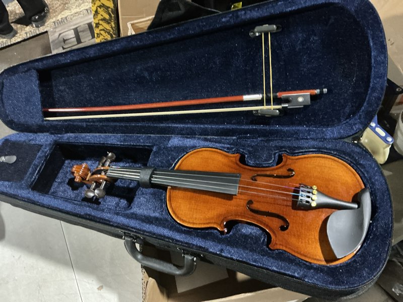 Condition photo showing Good Condition for Pyle 1/4 Size Beginner Violin Starter Kit, Violin Starter Package with Travel Case & Bow, Extra Strings, Digital Tuner, Shoulder Rest & Cleaning Cloth for Students, Kids, Adults a) 1/4 Size