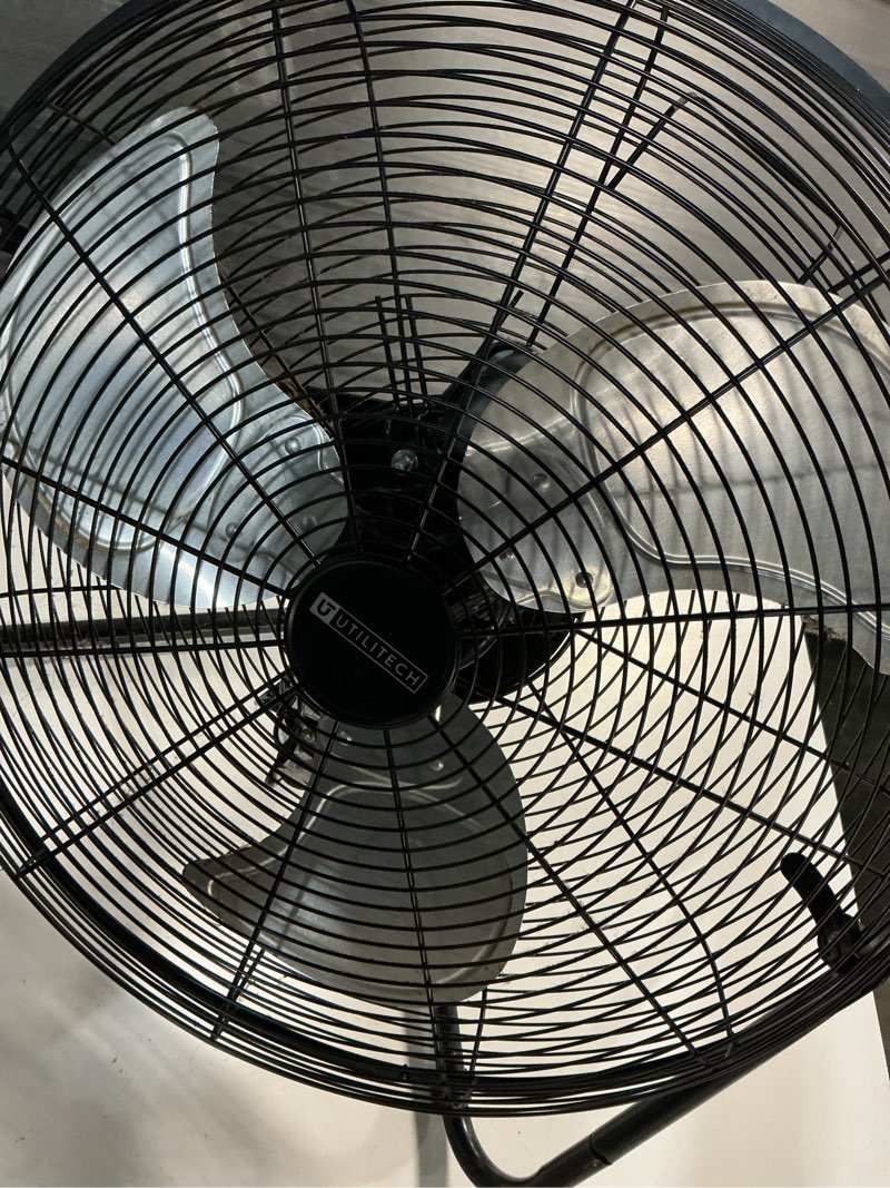 https://lotting-media.assets.bidfta.com/lotting_b71fdad3-f2d8-4902-bdea-9d385cf39bcf