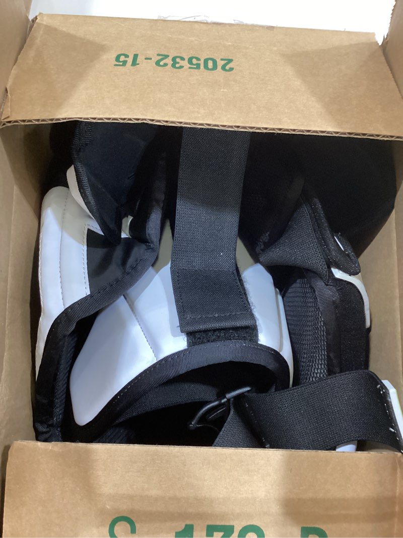Condition photo showing Good Condition for stx cell vi™ lacrosse shoulder pads white large