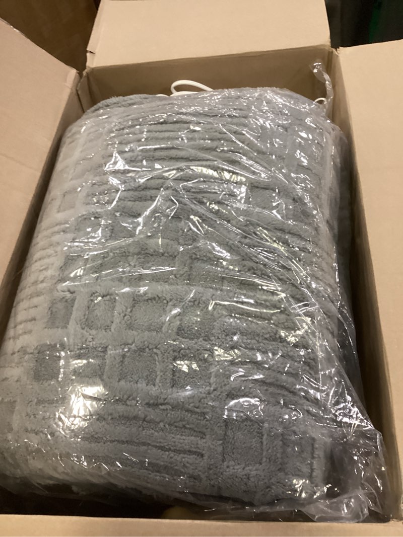 Condition photo showing Good Condition for Heated Blanket Queen, 84"x90" Electric Blanket Heating Waffle with Dual Controllers, Fast Heating with 12 Heat Levels & 12 Hours Auto Off, with ETL & FCC for Bed(Light Gray) Gray Queen(84"x90")