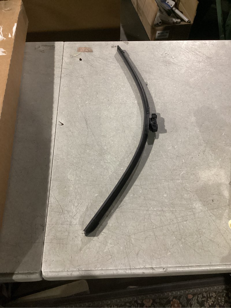 Condition photo showing Good Condition for UNKNOWN MAKE/MODEL BOSCH 18CA Clear Advantage Beam Wiper Blade; 18\" - Single 18CA (18\")
