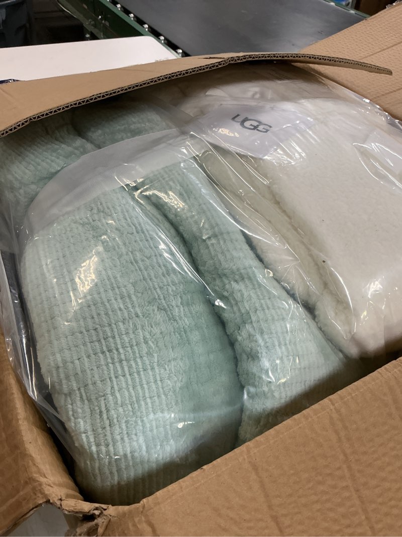 Condition photo showing Good Condition for UGG 32541 Remina King-California King 5-Piece Comforter Set Luxurious Comforter and Two Shams with 18 x 18-inch Decorative Throw Pillow and 50 x 60-inch Throw Blanket, King, Clear Creek