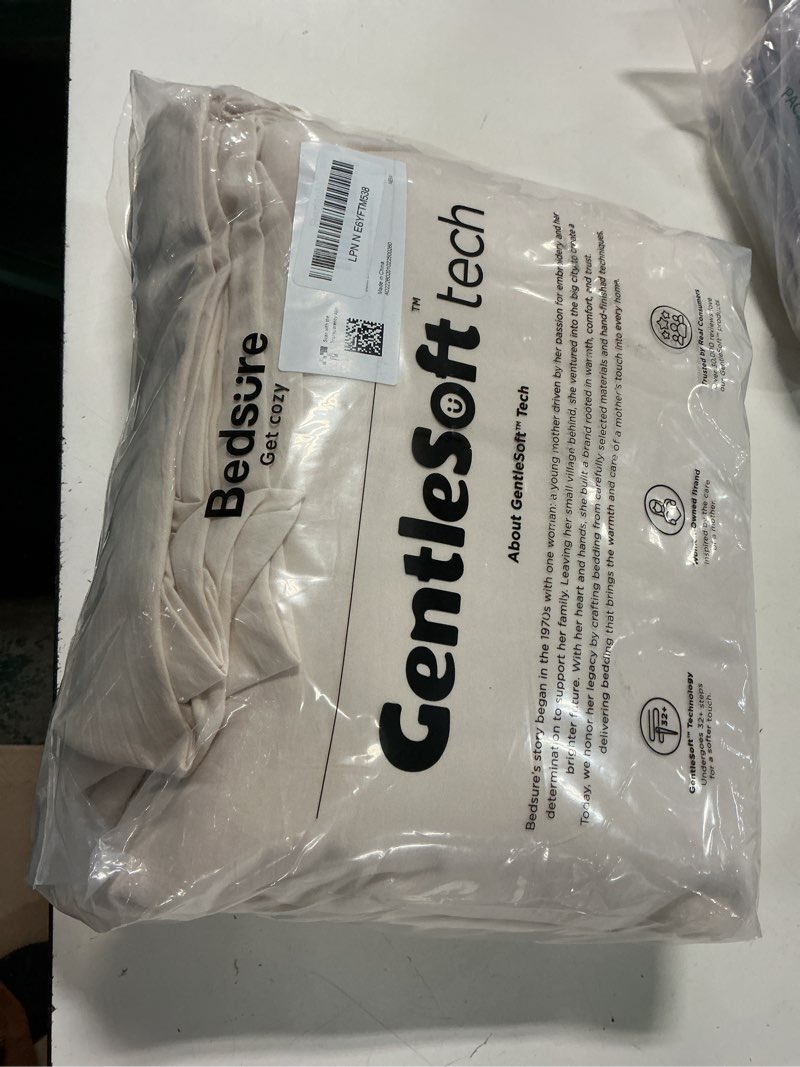 Condition photo showing New/Like New for bedsure oat milk duvet cover king size - 3 pieces prewashed cotton-like polyester extra soft bedding set, includes 1 duvet cover 104x90 inches with zipper closure & 2 pillow shams, no comforter 01 - oat milk (no comforter) king (104" x 90")