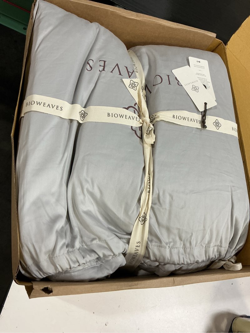 Condition photo showing New/Like New for BIOWEAVES 100% Organic Cotton Quilts Queen Size - Diamond Stitched Quilted bedspreads - All Season Oversized Coverlet Set - GOTS Certified Bedding Set | 1 Quilt & 2 Pillow Shams Coverlet Set - Full / Queen Mineral (Gray). 