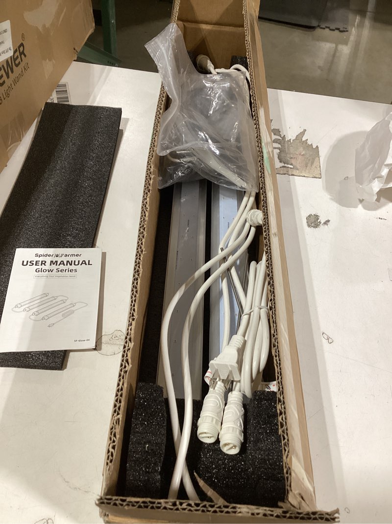 Condition photo showing Good Condition for Spider Farmer GlowR40 LED Plant Grow Light, Deep Red Supplemental Lighting Bar 2ft, 650-665NM High Efficiency Growing for Indoor Plants Bloom Flower GlowR40, 2 ft
