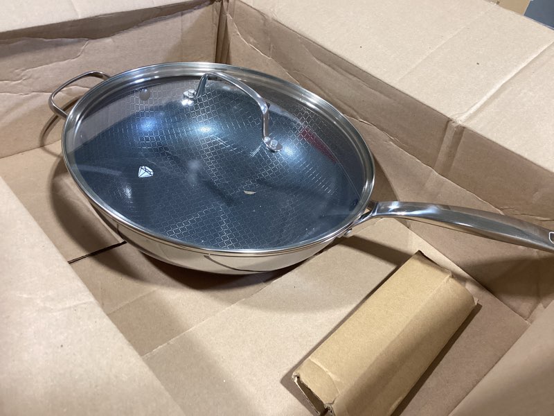 Condition photo showing Good Condition for blue diamond 12" nonstick frying pan with lid, diamond infused pfas & ptfe-free ceramic skillet, dishwasher & oven safe, stay cool handle, durable non toxic metal utensil safe, glass lid, blue blue 12" frying pan skillet with lid