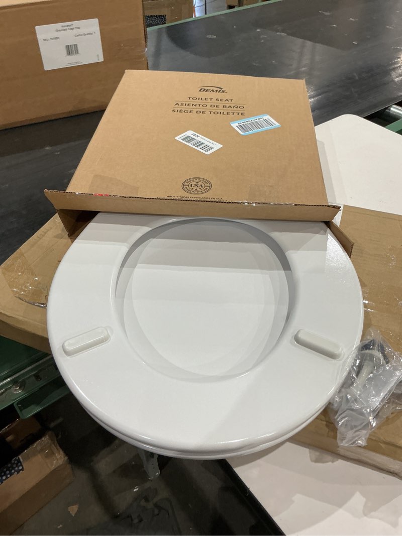 Condition photo showing Good Condition for bemis round enameled wood toilet seat in cotton white with easy•clean hinge