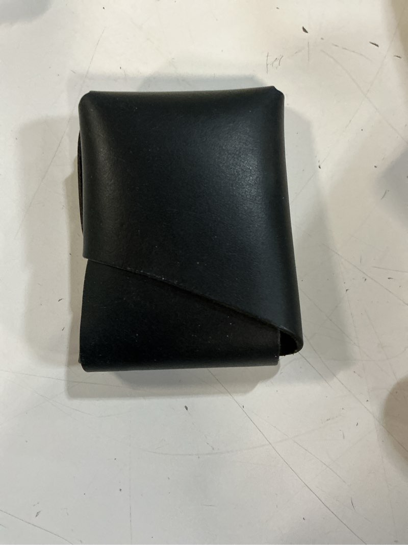 Condition photo showing New/Like New for elegant full-grain leather playing card holder - handcrafted, secure playing card case - ideal for poker, bridge - stylish travel accessory for gifting (blue)