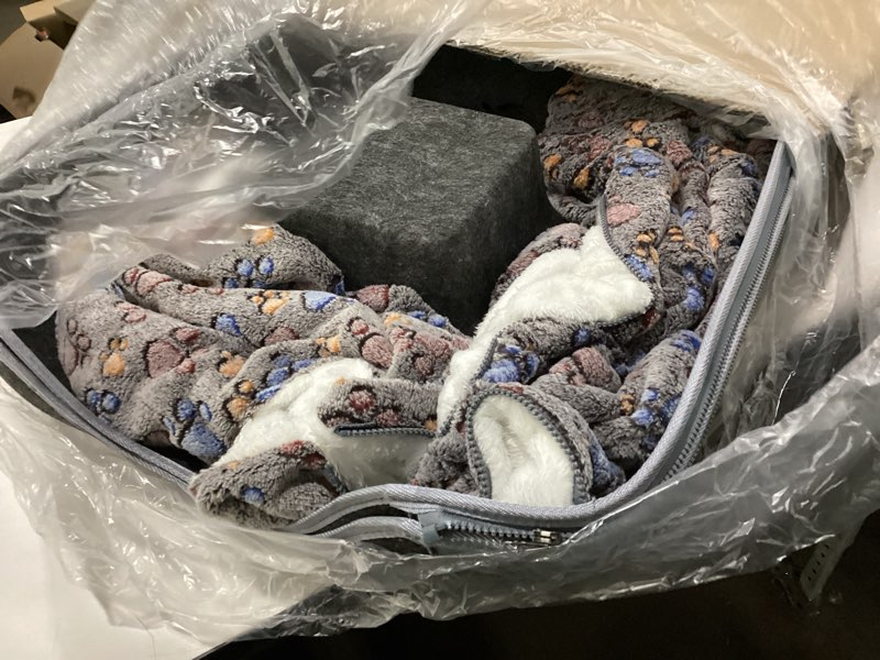 Condition photo showing New/Like New for ringtail peekaboo cat cave - for multiple & large cats up to 30-45 lbs, comfy donut cat bed with 2 soft fluffy fleece cat blankets, scratch, detachable & washable tunnel bed (dark gray, large)