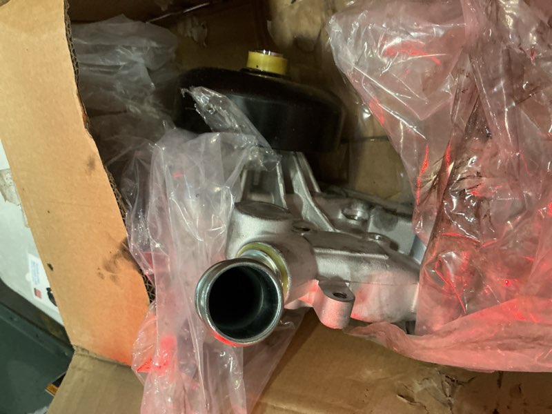 Condition photo showing Good Condition for uxcell 1 set engine water pump with thermostat gasket no.12456113/12458935/12556449/12559271 for chevrolet avalanche 1500 2002-2006 for gmc envoy 2005-2006