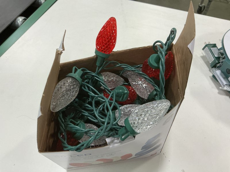 Condition photo showing As Is for DEBC: GE SB 50-CT LED C9 WW/RO NOEL: 09479L0 Disney-Airblown-Lady-SM-Disney/