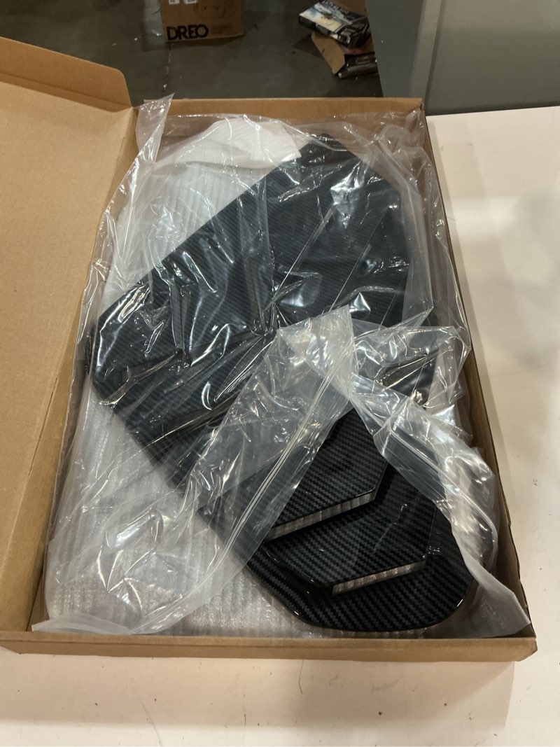 Condition photo showing Good Condition for Car Rear Side Louvers Window Trim Panel for Toyota RAV4 2019 2020 2021 2022 2023 2024 2025 Auto Exterior Decorations Accessories Back Door Blinds Protection Cover Chrome Carbon Fiber Style Kit