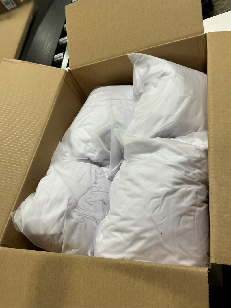 Condition photo showing Good Condition for 6 Pack Spandex White Table Clothes for 6 Foot Rectangle Tables, Wrinkle Free Stretch Table Cloths 6ft Fitted Tablecover Desk Skirt for Birthday Parties Wedding Banquet Baby Shower White 6FT(6pack)