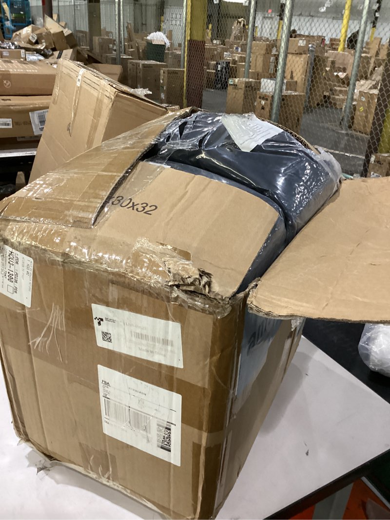 Condition photo showing Good Condition for 100 pcs black polyester spandex chair covers - stretch slipcovers for wedding, party, dining, banquet - flat-front chair covers black 100pcs