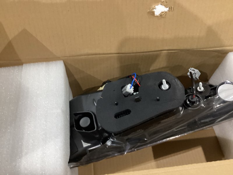 Condition photo showing As Is for to2802156 inner tail light assembly left side compatible with highlander 2020 2021 2022 driver with bulbs rear brake lamp taillight 815900e180