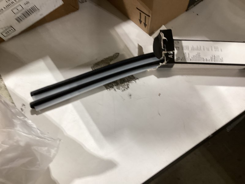 Condition photo showing Good Condition for bosch 3397118929 aerotwin oe replacement wiper blades driver & passenger side - set of 2 (24" & 19") pinch tab combo pack (24" & 19") pinch tab