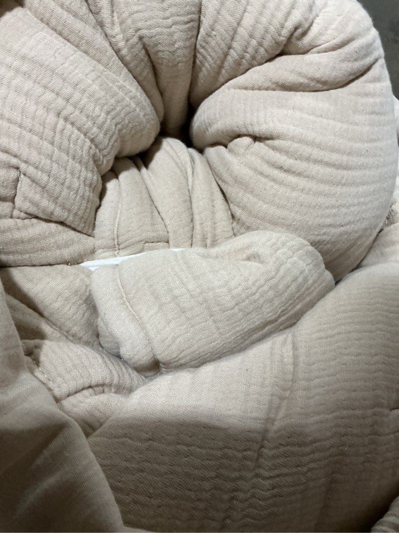Condition photo showing Good Condition for organic airy gauze dream quilt, full/queen, dune