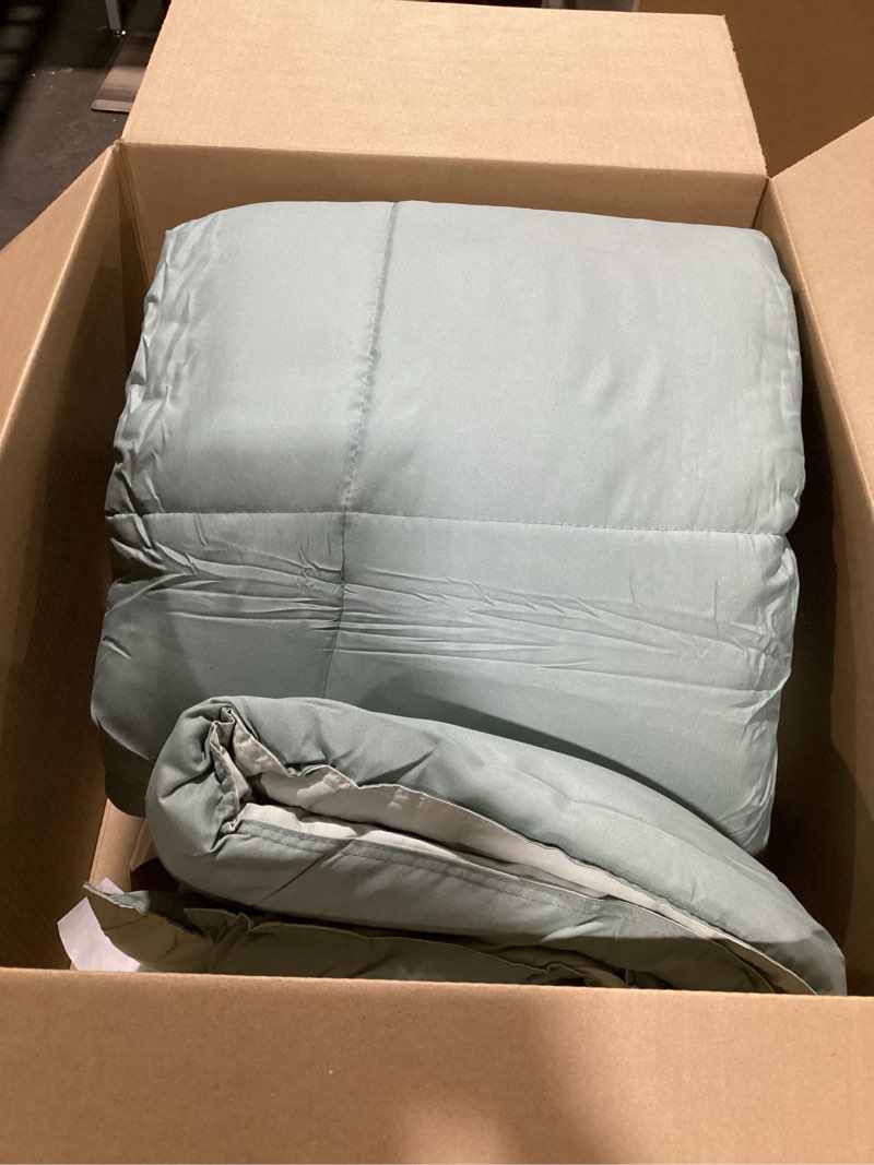 Condition photo showing Good Condition for Modern Threads Down Alternative Reversible Comforter Ivory/Sage Green King King 03 Ivory/Sage Green