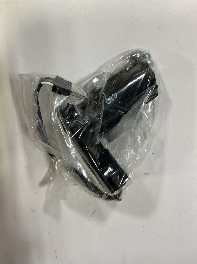 Condition photo showing Good Condition for 4WD Switch for 1998-2000 Chevy Tahoe Suburban GMC K1500 K2500 K3500 Yukon Pickup,Cadillac Escalade 4x4 Four Wheel Drive Transfer Case Selector Switch, 15027104, 19168765, 901130, 1S4235, TCA36 1998-2000 4WD Swich