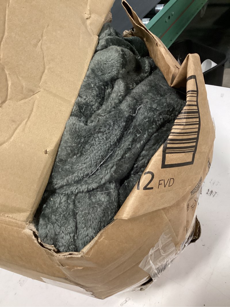 Condition photo showing As Is for YIYEA Faux Fur Comforter Set King Size, Luxury Ultra Soft Fuzzy Comforter, Fluffy Plush Velvet Beddi