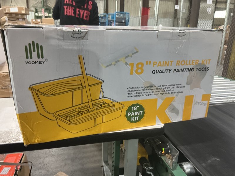 Condition photo showing Good Condition for 18 inch paint roller kit